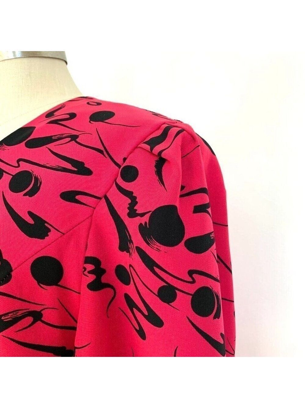 Vintage Chelsea Hot Pink Black Abstract Print Rayon Blouse Top Size 14 80s 90s - Picture 6 of 7